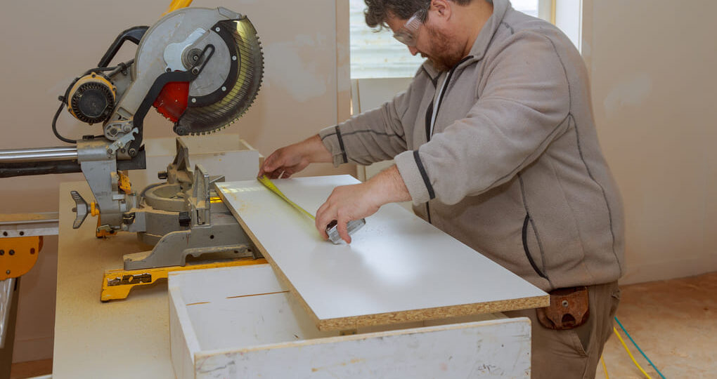 ¿Qué es la melamina y cuáles son sus ventajas para tus proyectos de carpintería?