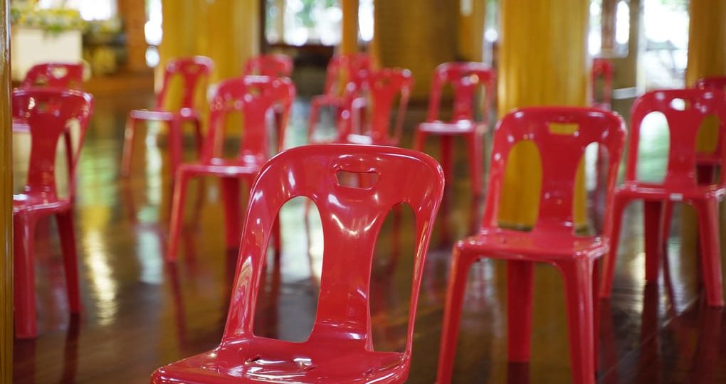 Las sillas plásticas más populares para ambientes playeros en Chile