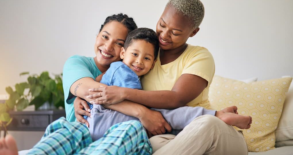 ¿Cómo ayuda Family Aims a parejas LGBTQ+ con la gestación subrogada en Fort Lauderdale (Florida)?