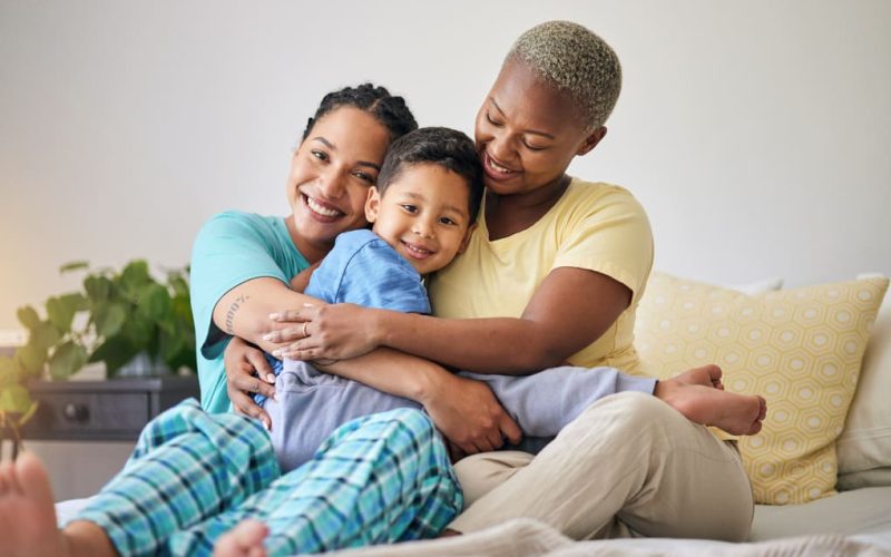 ¿Cómo ayuda Family Aims a parejas LGBTQ+ con la gestación subrogada en Fort Lauderdale (Florida)?