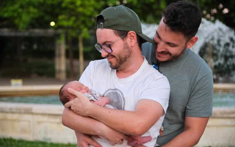 Family Aims: gestación subrogada inclusiva para parejas LGBTQ+ en Los Angeles (California)