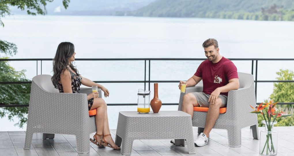 Ventajas de los muebles de plástico para jardines en Aruba